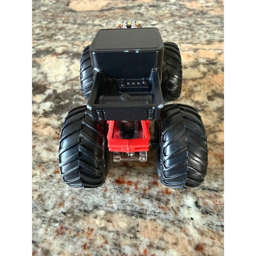 Hot Wheels Monster Jam ‘Bone Shaker’ 1:64 Monster Truck